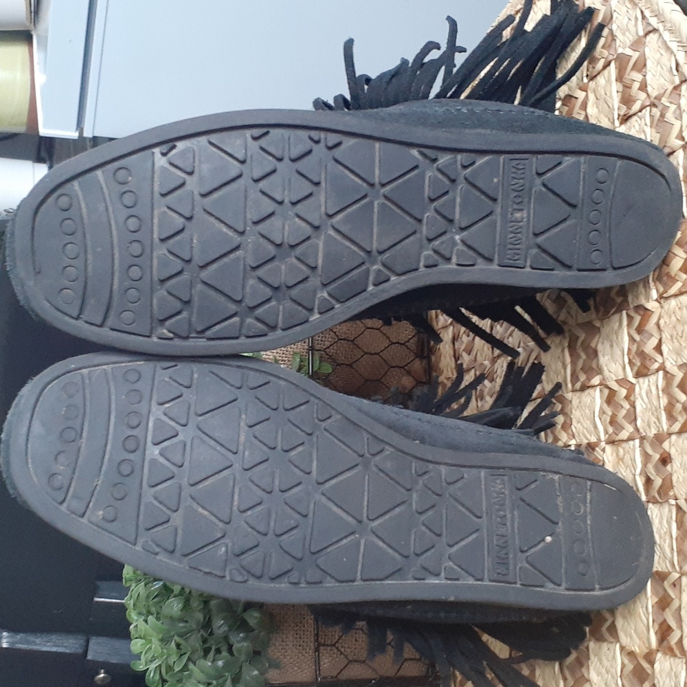 MINNETONKA BOOTIES - Picture 5 of 10